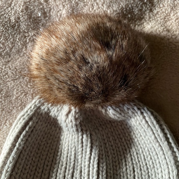 🆕 NWOT STELLA & DOT Chantal Pom Beanie❄️ - Picture 7 of 9